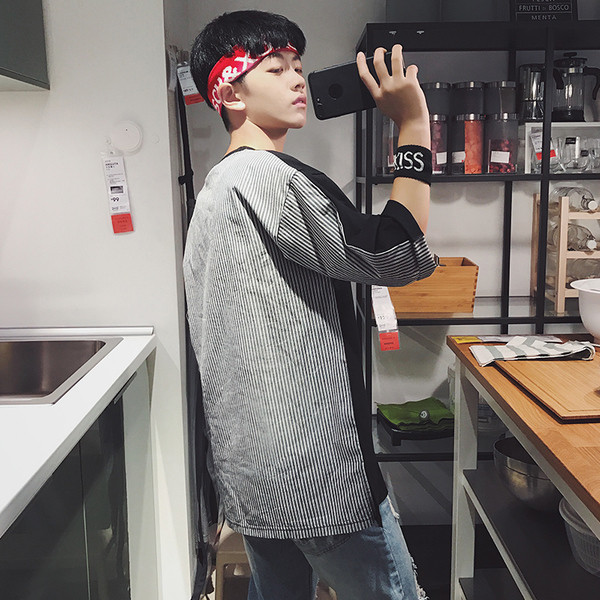 Tricou barbatesc model larg in alb si negru cu maneci 3/4 si elemente cu dungi