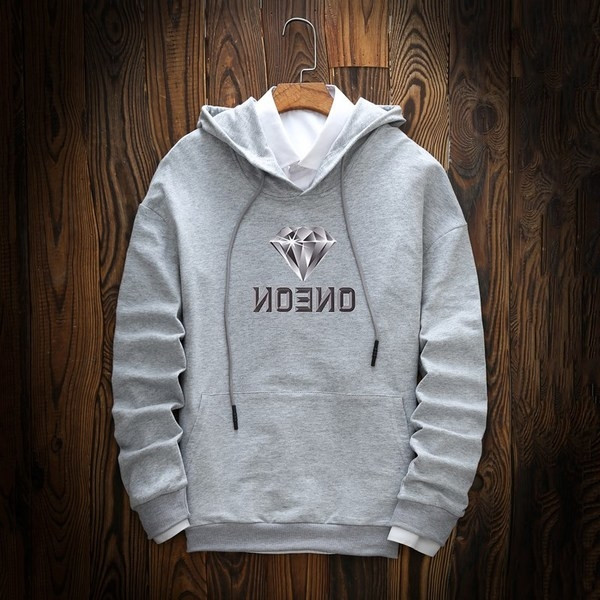 Bluza barbateasca moderna cu gluga si buzunar in mai multe culori