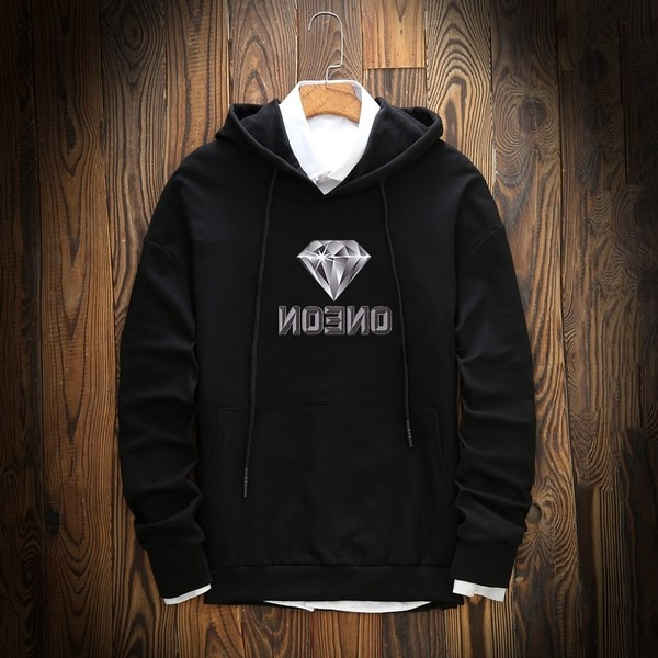 Bluza barbateasca moderna cu gluga si buzunar in mai multe culori