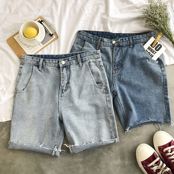 Pantaloni scurți de bărbați actuali în două culori