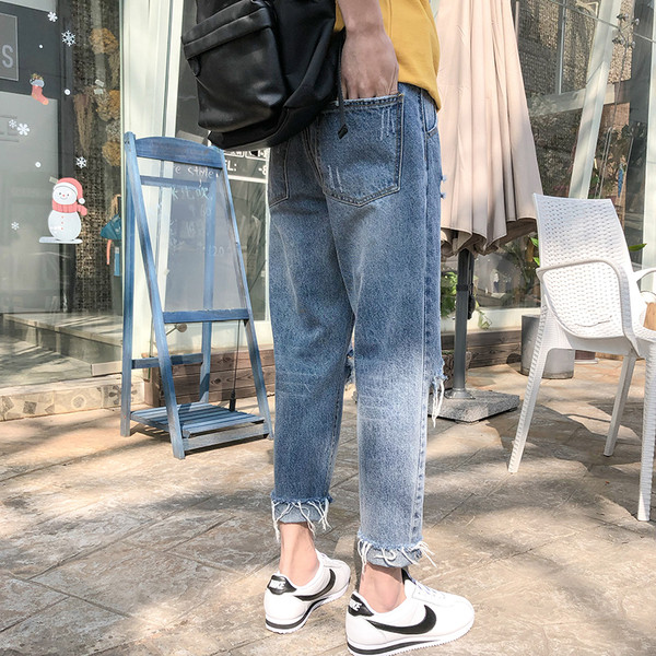 Blugi pentru bărbați de culoare deschisă, potriviti pentru utilizarea de zi cu zi