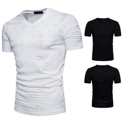 Μοντέρνο ανδρικό T-shirt με V-neckline και σχισμένα σχέδια σε λευκό και μαύρο χρώμα