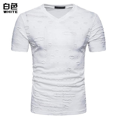 Μοντέρνο ανδρικό T-shirt με V-neckline και σχισμένα σχέδια σε λευκό και μαύρο χρώμα