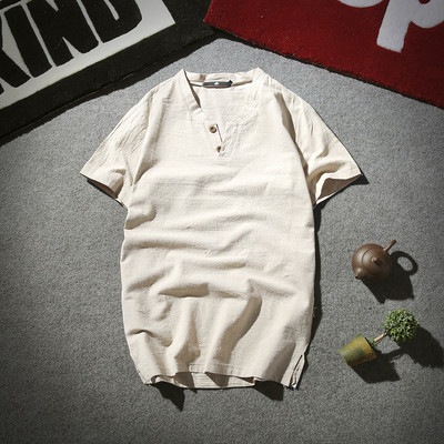 Изчистен модел мъжка тениска с V-образно деколте и копчета в няколко цвята