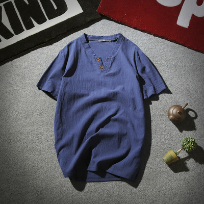 Изчистен модел мъжка тениска с V-образно деколте и копчета в няколко цвята