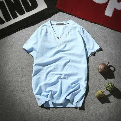 Изчистен модел мъжка тениска с V-образно деколте и копчета в няколко цвята