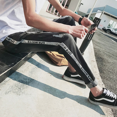 Blugi de bărbați moderni de culoare închisă