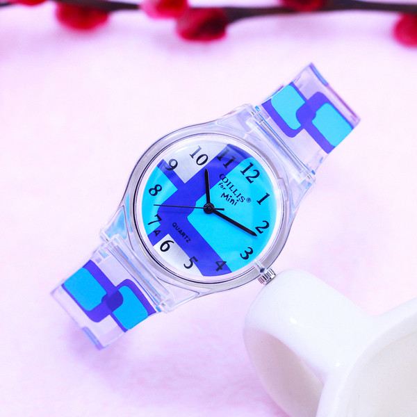 Σύγχρονη παιδική ρολόι για κορίτσια σε τέσσερα μοντέλα