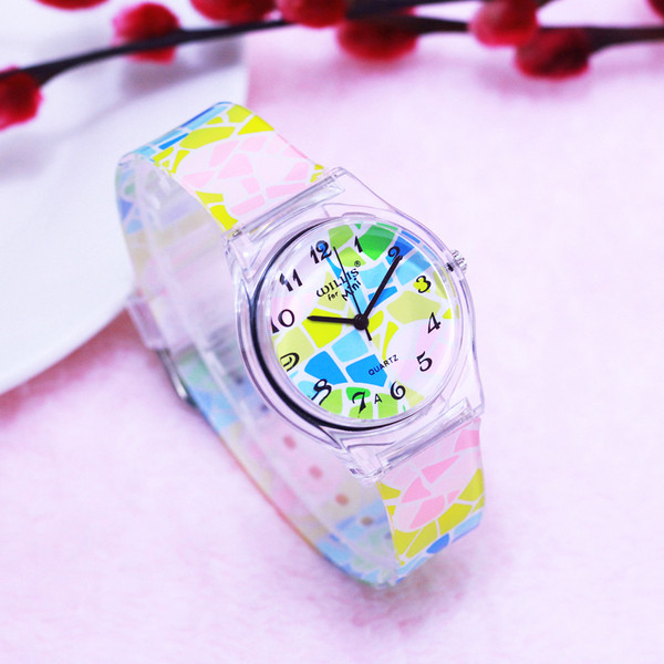 Σύγχρονη παιδική ρολόι για κορίτσια σε τέσσερα μοντέλα