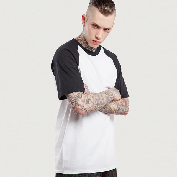 Tricou barbatesc modern model larg in mai multe culori