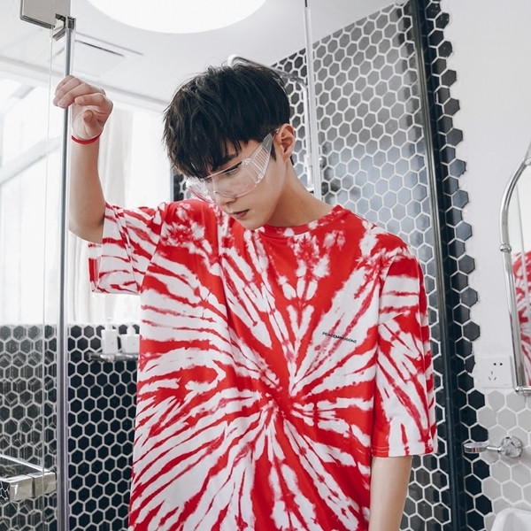 Мъжка тениска в червен цвят с десен - широк модел