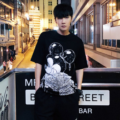 Tricou bărbătesc din bumbac cu imprimeu alb și negru