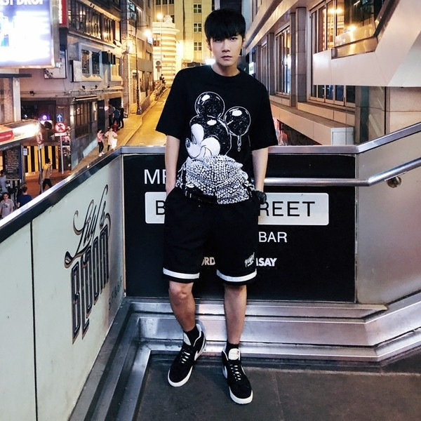 Tricou bărbătesc din bumbac cu imprimeu alb și negru