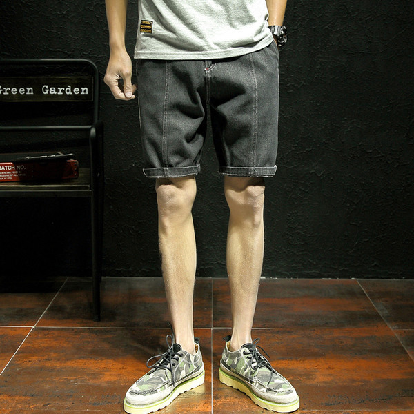 Pantaloni scurți pentru bărbați de culoare închisă și dungi