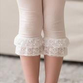 Детски клин с дантела и перли