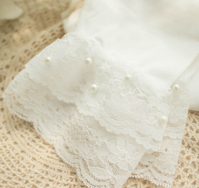 Детски клин с дантела и перли