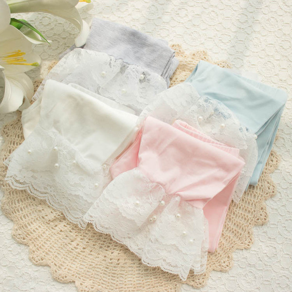 Детски клин с дантела и перли