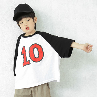 Спортна детска тениска за момче в бял цвят с апликация