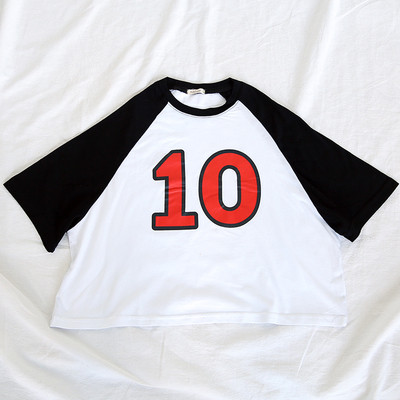 Tricou sport pentru copii pentru un baiat alb cu aplicatie