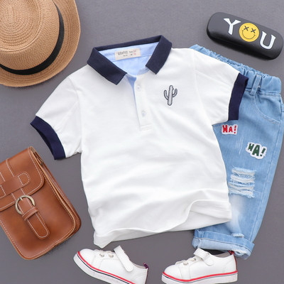 Καθημερινό παιδικό μπλουζάκι για ένα αγόρι με κολάρο σε διάφορα μοντέλα