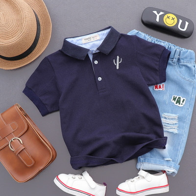 Καθημερινό παιδικό μπλουζάκι για ένα αγόρι με κολάρο σε διάφορα μοντέλα