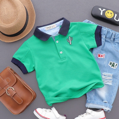 Καθημερινό παιδικό μπλουζάκι για ένα αγόρι με κολάρο σε διάφορα μοντέλα