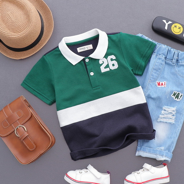 Καθημερινό παιδικό μπλουζάκι για ένα αγόρι με κολάρο σε διάφορα μοντέλα