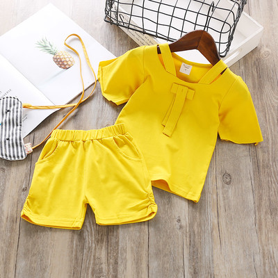 Το παιδικό σετ μπλουζών και σορτς με κοντό μανίκι