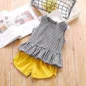 Детски комплект за момичета включващ къси панталони в различни цветове и кариран потник