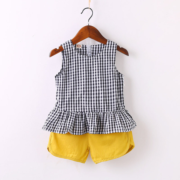 Детски комплект за момичета включващ къси панталони в различни цветове и кариран потник