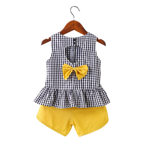 Детски комплект за момичета включващ къси панталони в различни цветове и кариран потник