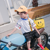 Ежедневна детска тениска в бял и син цвят с надписи и апликации