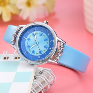 Gyerekóra több színben, díszkövekkel