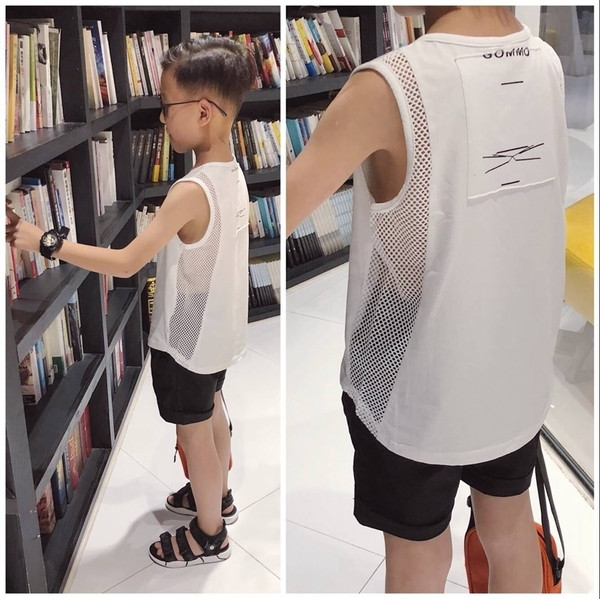 Παιδικό μπλουζάκι σε λευκό με στοιχεία πλέγματος