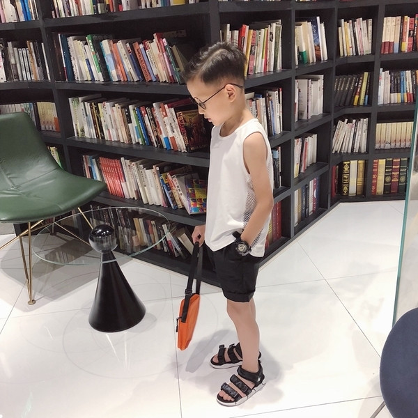 Παιδικό μπλουζάκι σε λευκό με στοιχεία πλέγματος