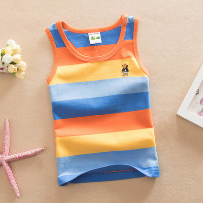 Több színben hímzéssel ellátott csíkos gyerekcipő fiúnak