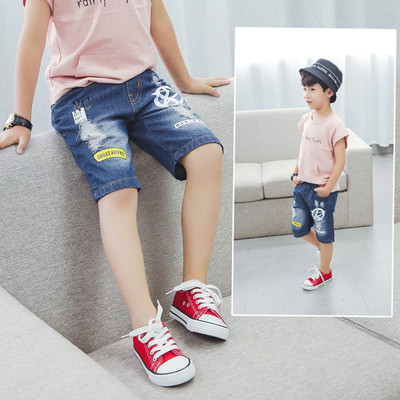 Blugi scurti pentru copii in mai multe culori cu motive rupte si aplicatie