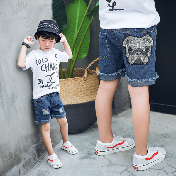 Blugi scurti pentru copii in mai multe culori cu motive rupte si aplicatie