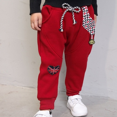 Μοντέρνα παιδική ασημί φόρμουλα με μεταλλικά καπάκια, επιγραφή και μπαλώματα