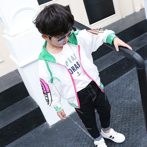 Детско спортно-ежедневно горнище с качулка, надпис и щампа