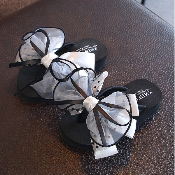 Μοντέρνες παντόφλες για κορίτσια με κορδέλα