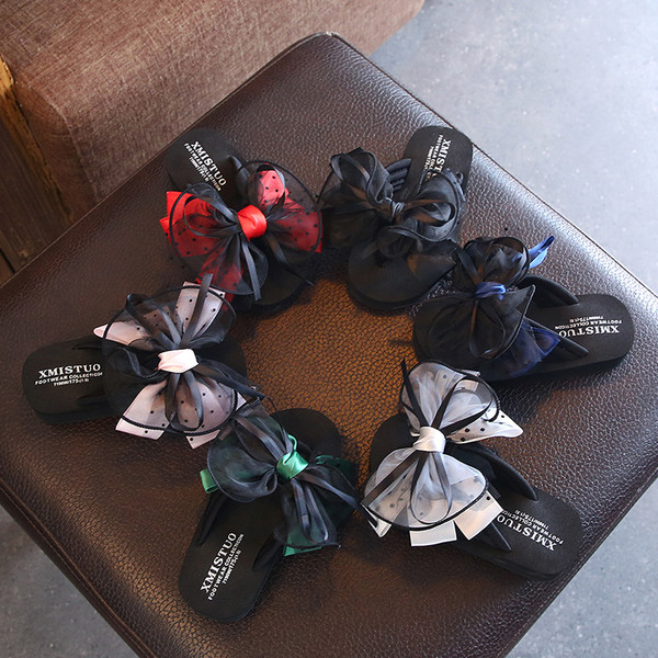 Μοντέρνες παντόφλες για κορίτσια με κορδέλα