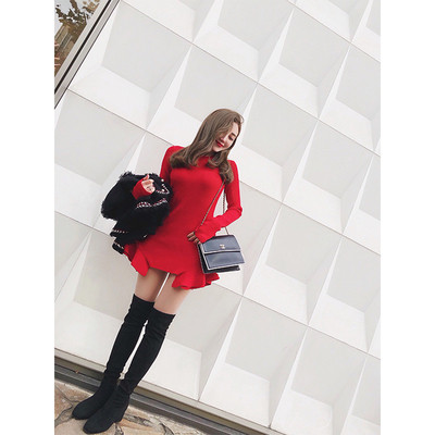 НОВО Модерна дамска рокля с дълъг ръкав в червен цвят