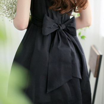 Model elegant de rochie de dama cu panglica