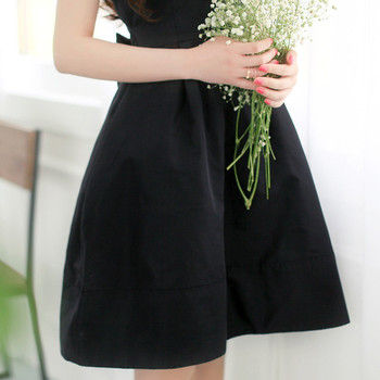 Model elegant de rochie de dama cu panglica