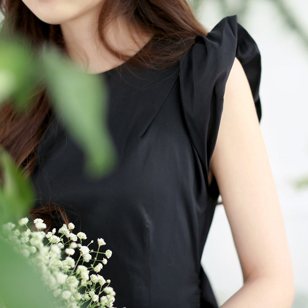 Model elegant de rochie de dama cu panglica