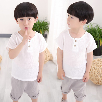 Изчистен модел детска тениска с копчета в бял и син цвят
