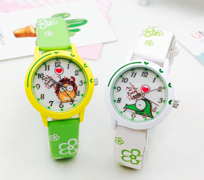 Детски часовник в бял и зелен цвят
