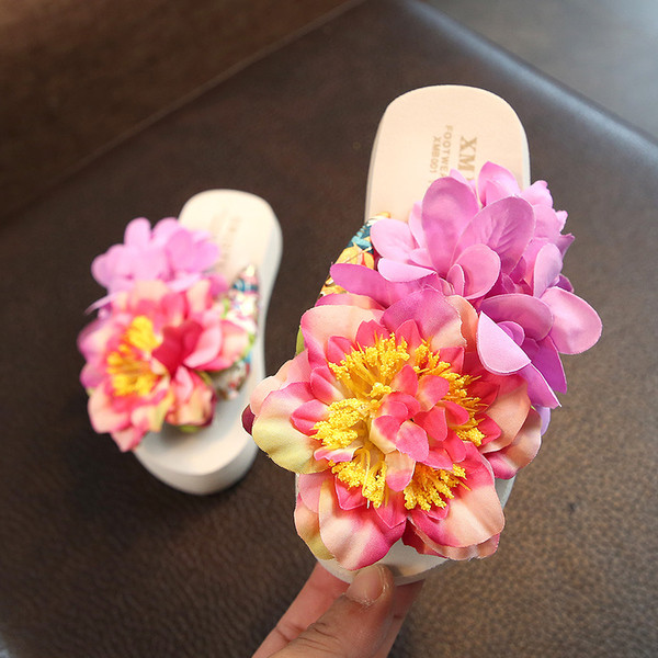 Παιδικά παντόφλες με λουλούδια για κορίτσια