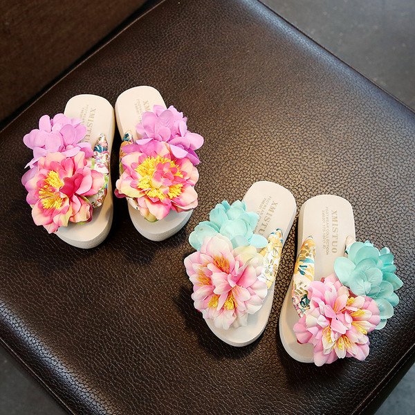 Παιδικά παντόφλες με λουλούδια για κορίτσια